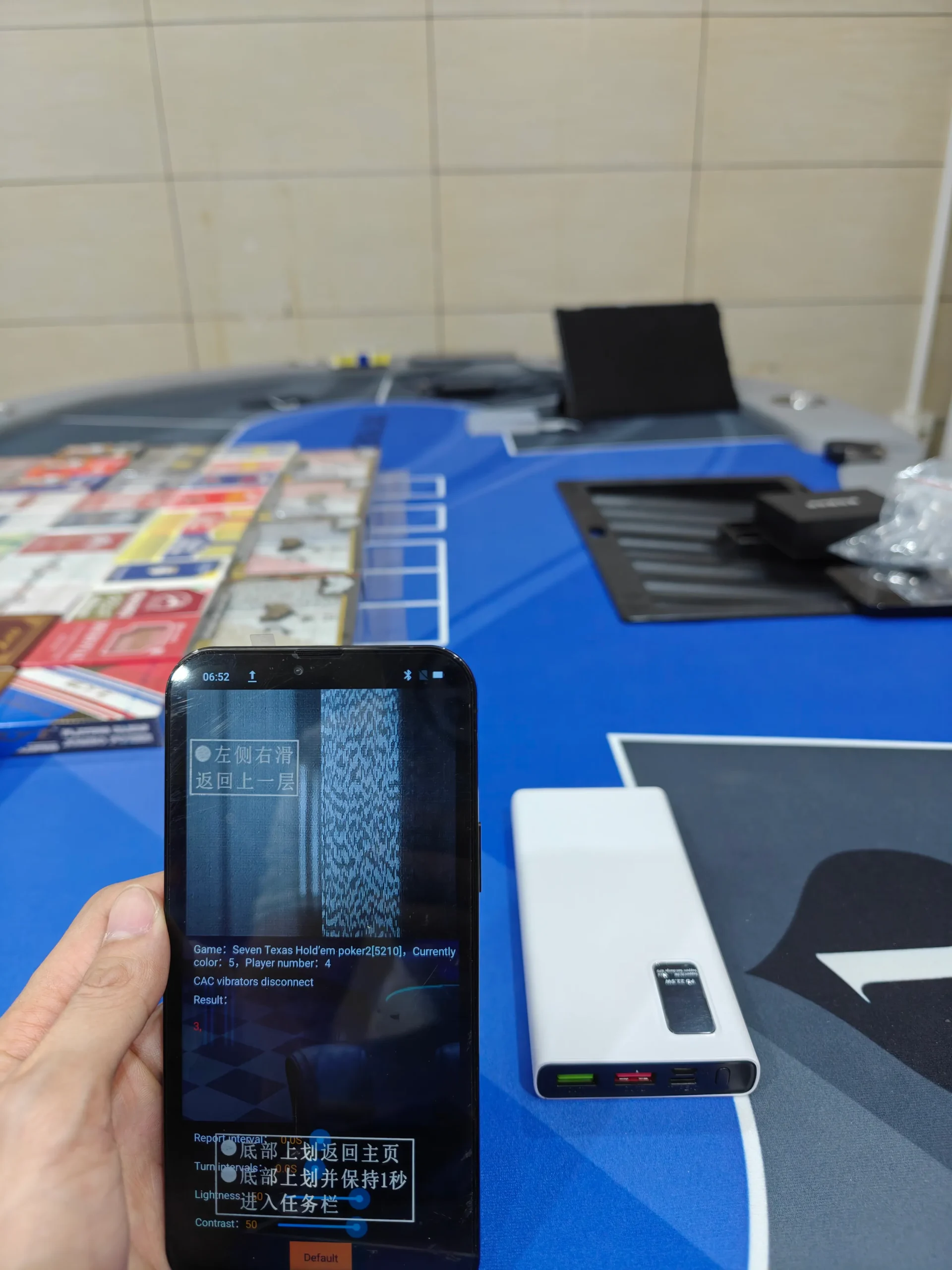 With a power bank poker scanner, the analyzer can scan marked cards without being on the table